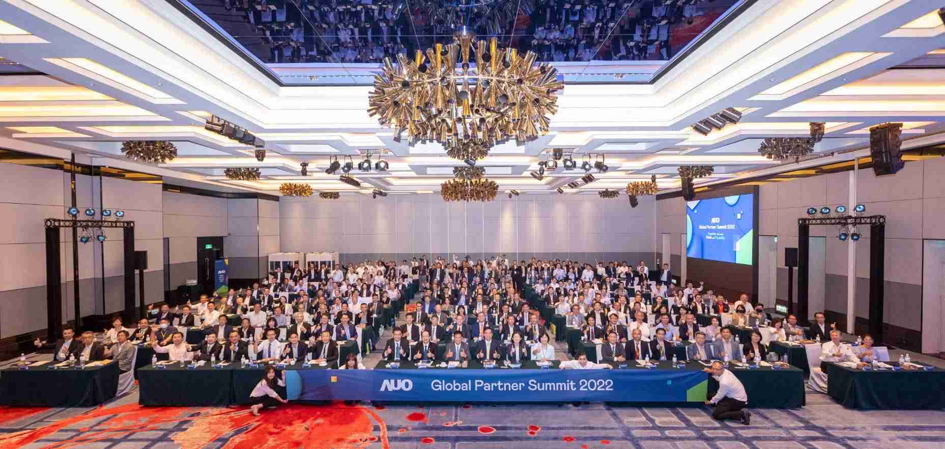 友達推動「安心、、、、創新、、、用心、、、、同心、、、、盡心」五星職旅，，，，為菲籍員工打造全方位照護，，首度贏得「人權實踐與發展領袖獎」殊榮