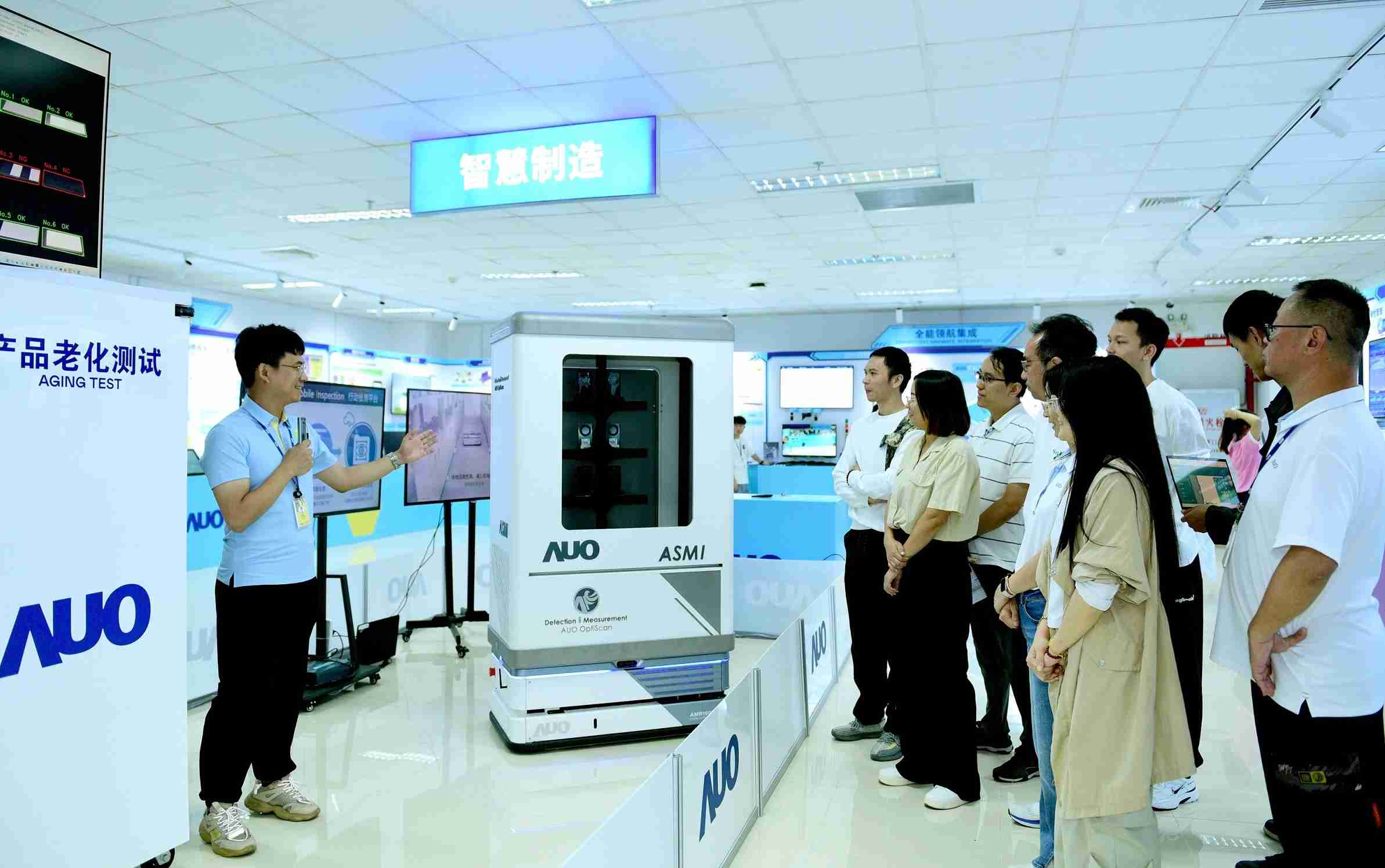 尊龙集团厦门将5G+ABC技术串联生产管理全流程，，，，打通研发、、、采购、、生管、、制程、、设备、、质量等产品全生命周期制造流程，，，完成数字化设计、、、智慧供应链、、智能座舱、、全流程设备管理、、、数据驱动优化、、智慧在线检测、、智慧品管等自适应生产模式升级